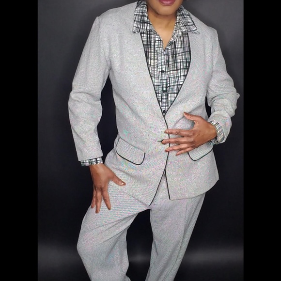 Black and white 2 pcs suit - Picture 1 of 3